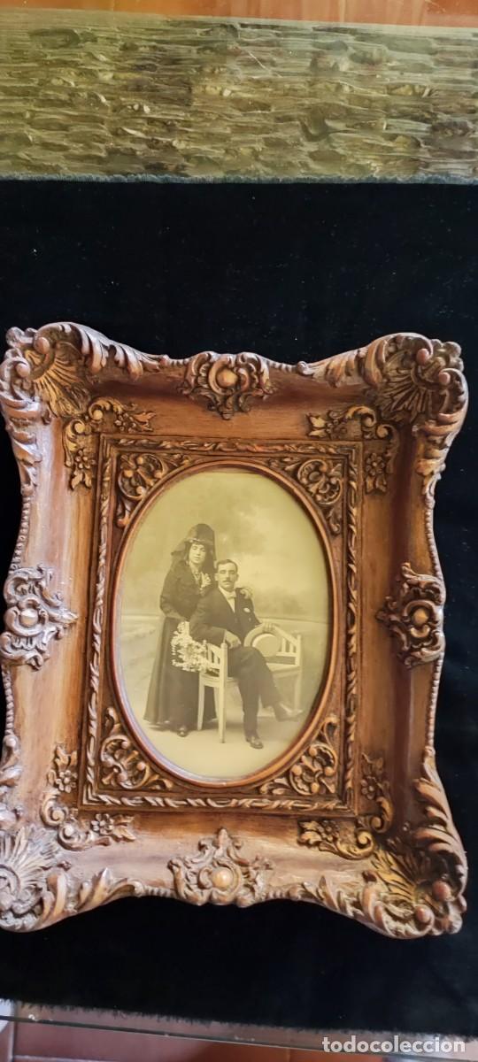 Fotograf&iacute;a antigua: Antiguo marco con fotograf&iacute;a modernista hacia 1900