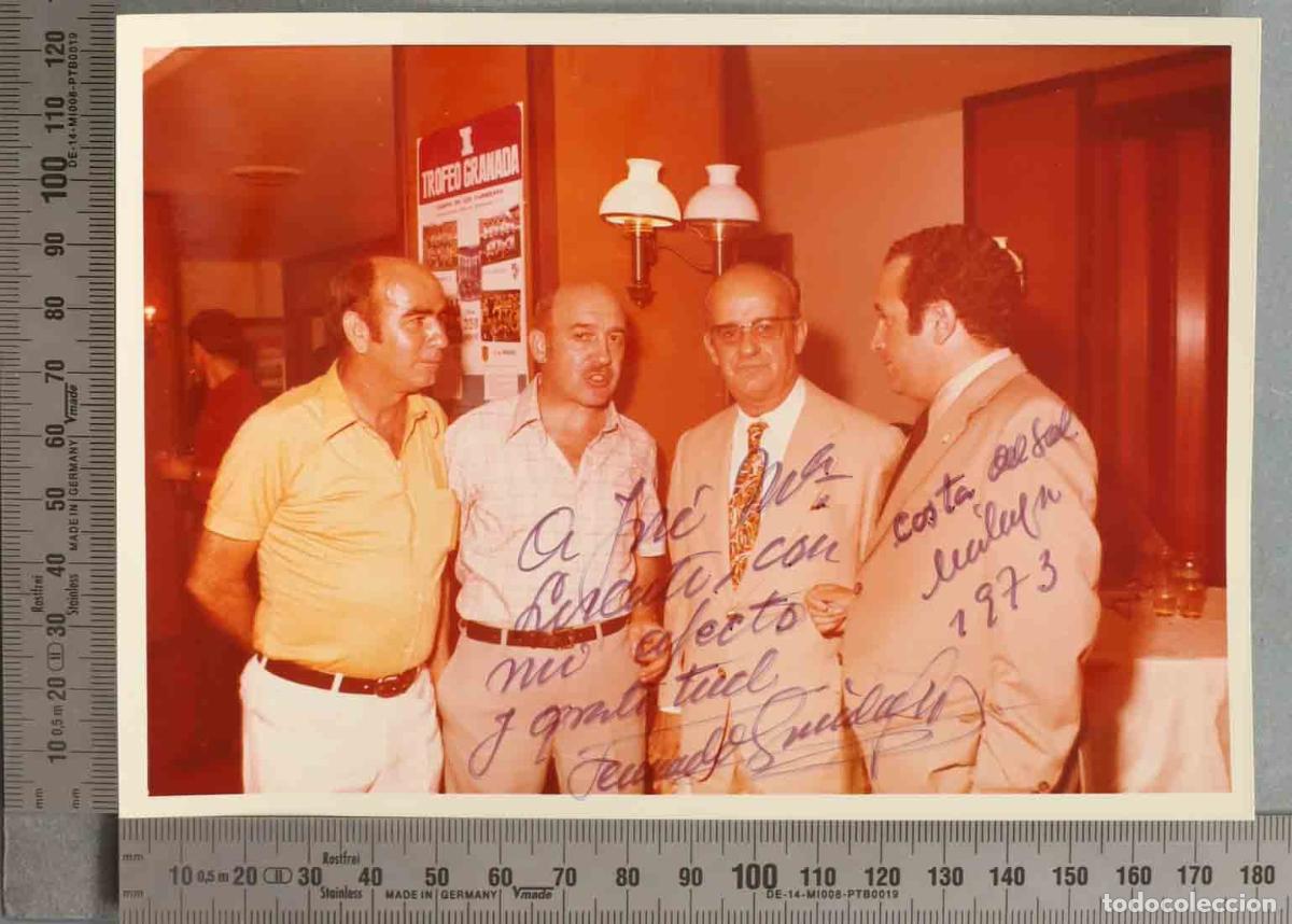 Antique Photography: FOTOGRAFIA. ENTREGA PREMIO EN CASA CURRO A FERNANDO GONZALEZ 1973. AUTOGRAFIADA POR EL PREMIADO
