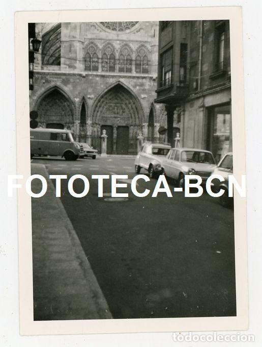 Fotograf&iacute;a antigua: FOTO ORIGINAL LEON VISTA DE LA CATEDRAL COCHE CITROEN SIMCA FURGON MERCEDES BENZ A&Ntilde;O 1976