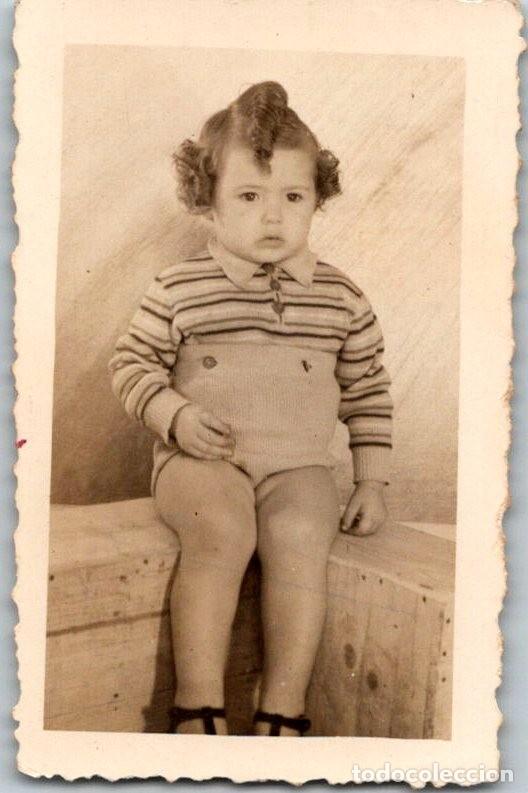 Fotografia antiga: Castell&oacute;n - 07.10.1942 - Ni&ntilde;a muy bien peinada - Foto: Wamba - Peque&ntilde;a Fotograf&iacute;a - 67x43mm