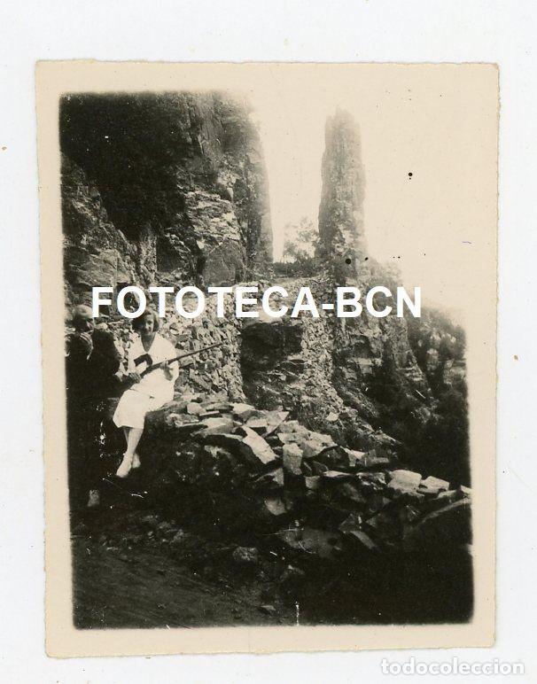 Fotograf&iacute;a antigua: FOTO ORIGINAL SANTA FE DEL MONTSENY ROC RAMON MUJER CON ESCOPETA A&Ntilde;O 1922