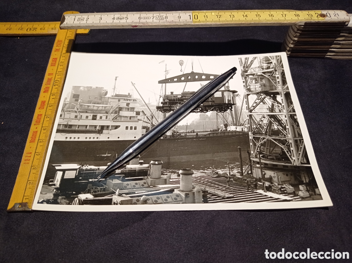 Fotograf&iacute;a antigua: ANTIGUA FOTOGRAF&Iacute;A PUERTO DE HAMBURGO LOCOMOTORA EN GR&Uacute;A 1&ordf; MITAD S. XX