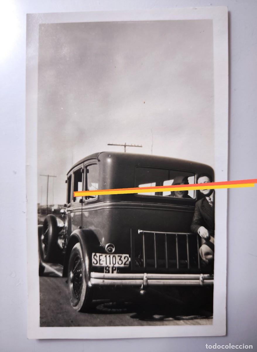 Alte Fotografie: Antigua fotograf&iacute;a. Autom&oacute;vil, matr&iacute;cula de Sevilla.