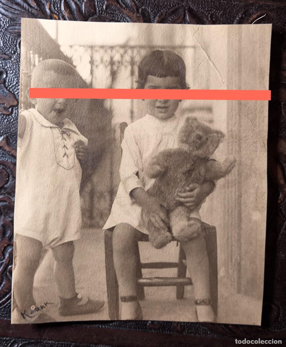 Alte Fotografie: Antigua fotograf&iacute;a. Ni&ntilde;a con osito de peluche. A&ntilde;os 20.