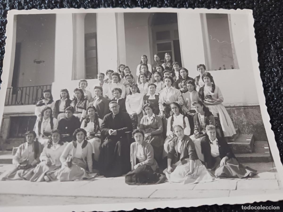 Fotografia antiga: ejercicios durante las misiones de la iglesia catolica durante la dictadura en espa&ntilde;a