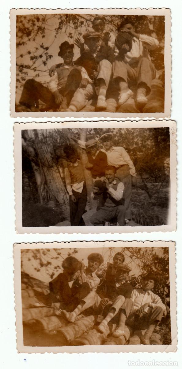Fotograf&iacute;a antigua: 3 fotos. Chicos. Caballeros bebiendo en bota. A&ntilde;os 40 rv
