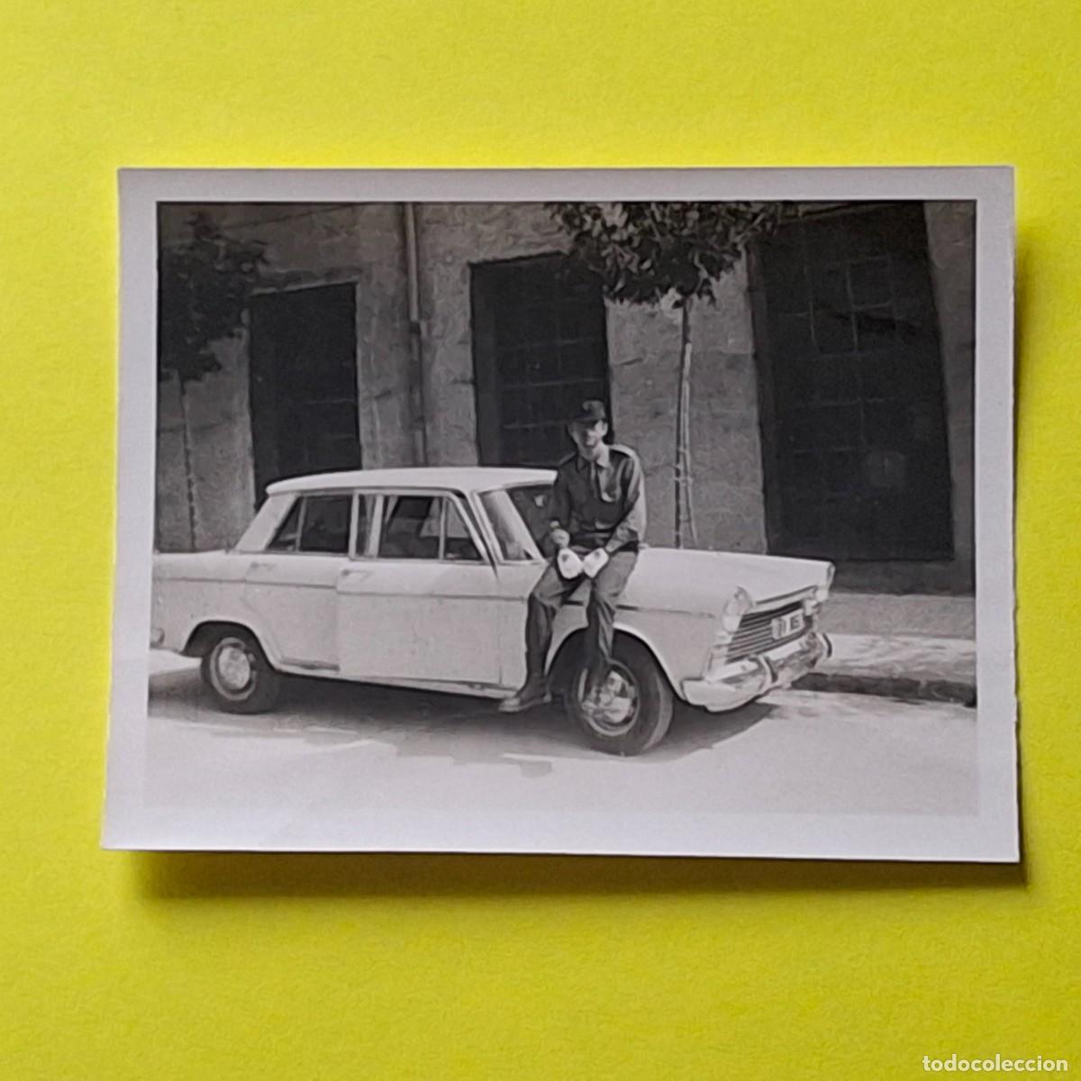 Fotograf&iacute;a antigua: FOTO SEAT 1500 CHICO MILITAR SOLDADO MILI - FOTOGRAFIA 7,5x10 - TEMATICA COCHE MOTOR AUTOMOVIL