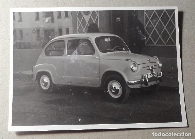 Fotograf&iacute;a antigua: Fotografia antigua coche Seat 600