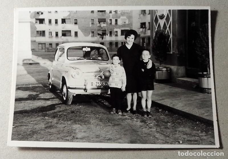 Fotograf&iacute;a antigua: Fotografia antigua coche Seat 600