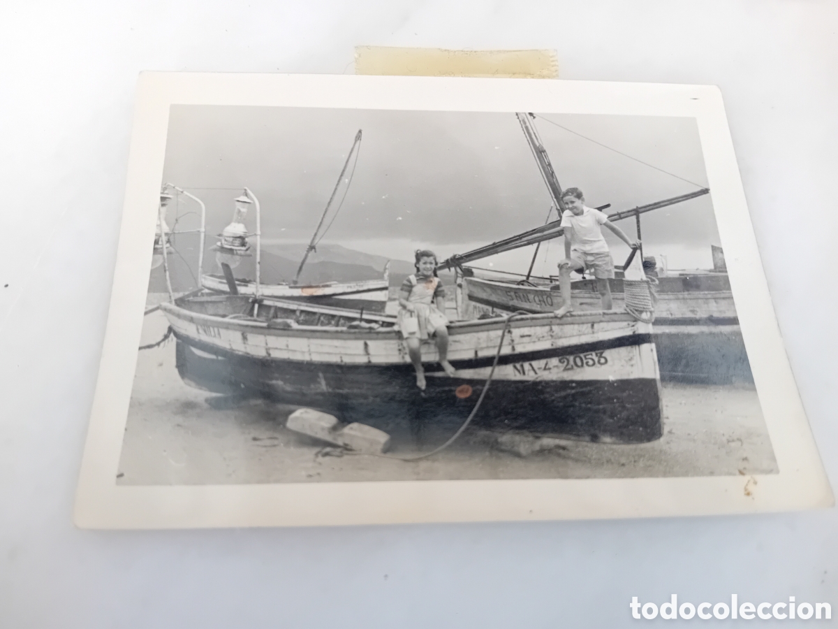 Fotograf&iacute;a antigua: Foto ni&ntilde;os barco playa Fuengirola a&ntilde;os 50