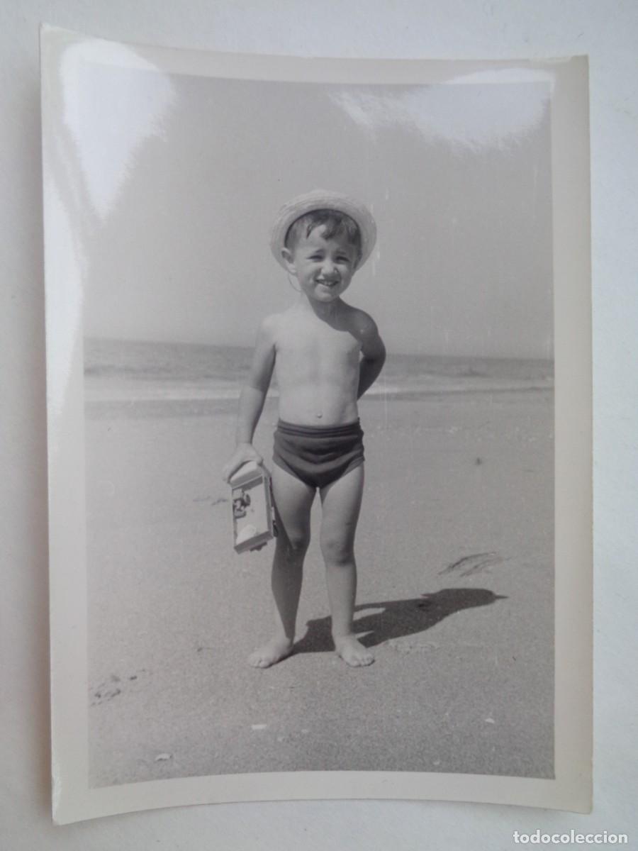 Alte Fotografie: FOTO DE NI&Ntilde;O EN BA&Ntilde;ADOR EN LA PLAYA CON GORRITO