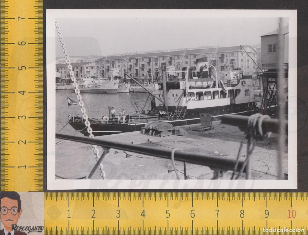 Alte Fotografie: PUERTO FIUME (RIJEKA / CROACIA): BUQUE YUGOSLAVO AMARRADO PUERTO - MARINERO - FOTO ANTIGUA A&Ntilde;OS 60