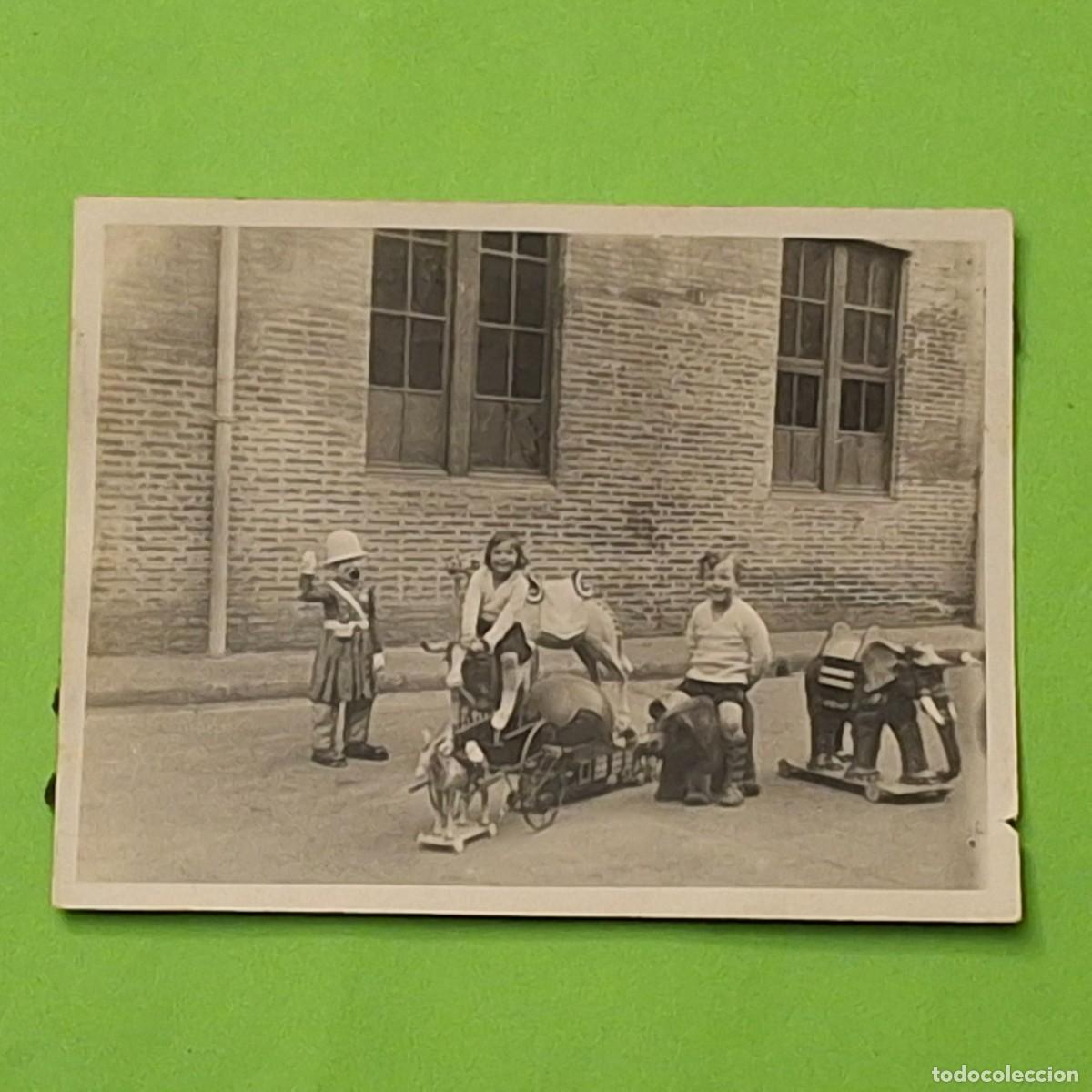 Alte Fotografie: FOTO NI&Ntilde;OS CON JUGUETE ANTIGUO CABALLO ELEFANTE CARTON DISFRAZ JUGUETES INFANTIL FOTOGRAFIA 9x12