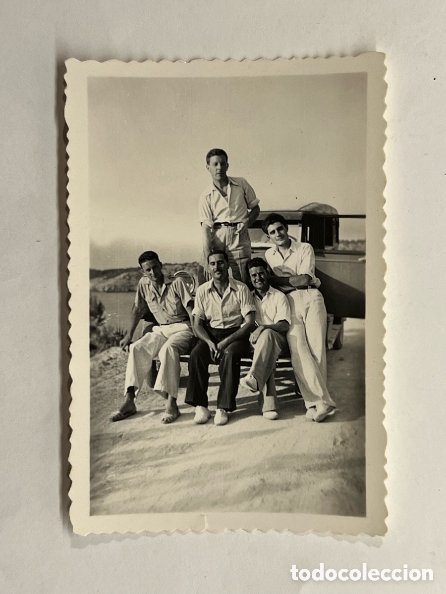 Photographie ancienne: IBIZA, fotograf&iacute;a J&oacute;venes con inquietudes militares.. alg&uacute;n rinc&oacute;n de la isla (a.1943)