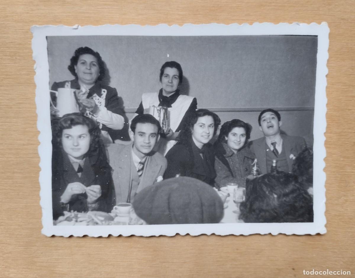 Alte Fotografie: Fotograf&iacute;a antigua costumbrista de chocolatada. Fotos M&aacute;rtires 9, Algemes&iacute;. 1952