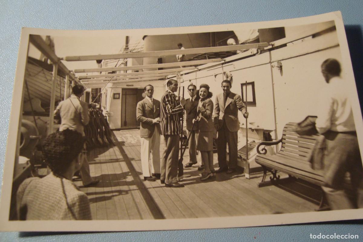 Fotograf&iacute;a antigua: ANTIGUA FOTOGRAFIA PERSONAS EN CUBIERTA BARCO VILLA DE MADRID 1941.