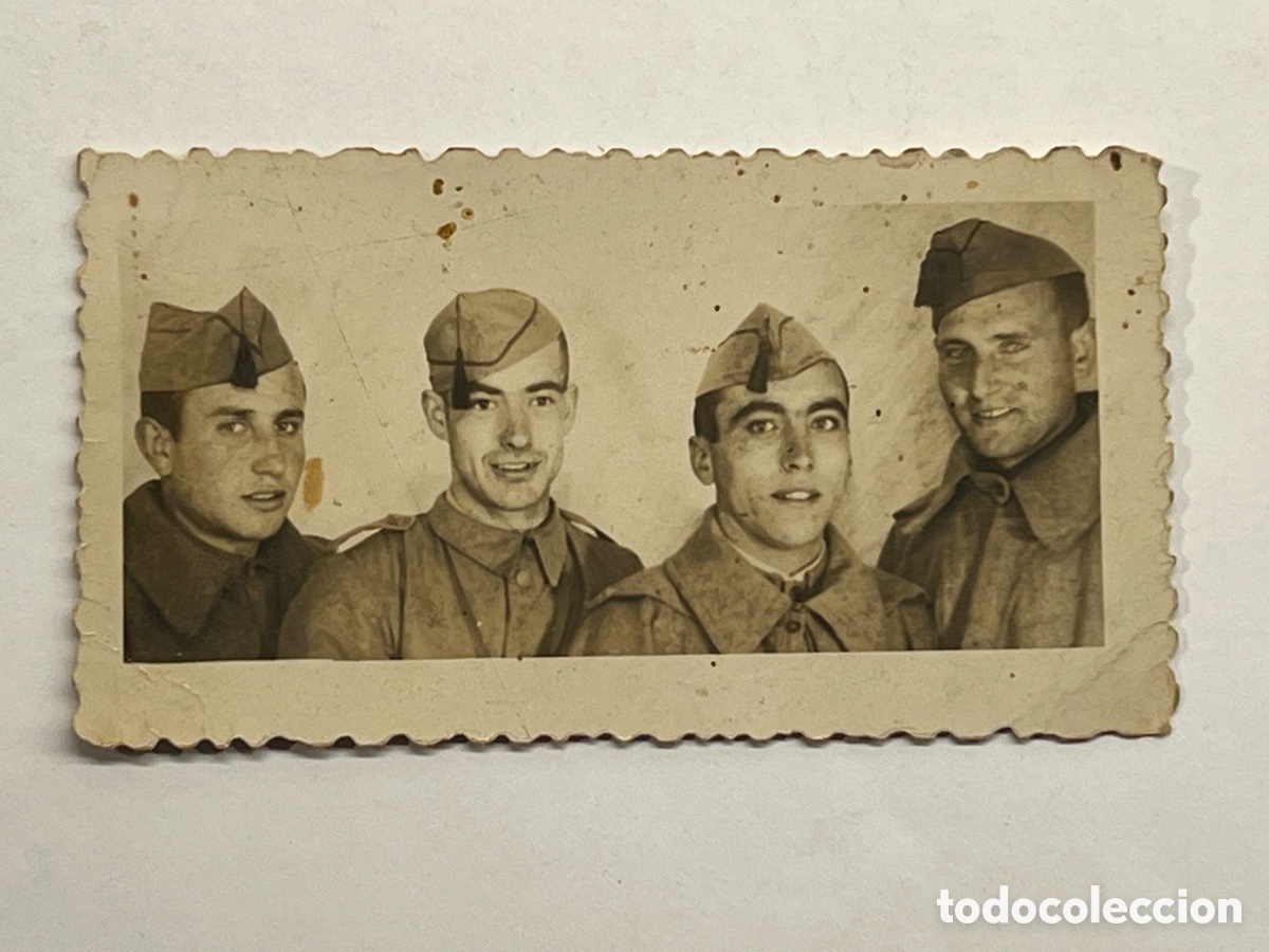 Photographie ancienne: CASTELL&Oacute;N. Fotograf&iacute;a WAMBA.. Grupo de soldados tres a&ntilde;os despu&eacute;s del Alzamiento Nacional