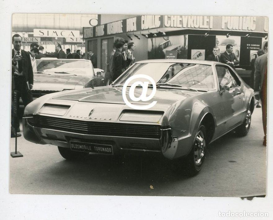 Antique Photography: FOTO COCHE SALON DEL AUTOMOVIL DE PARIS A&Ntilde;O 1965 COCHE OLDSMOBILE TORONADO