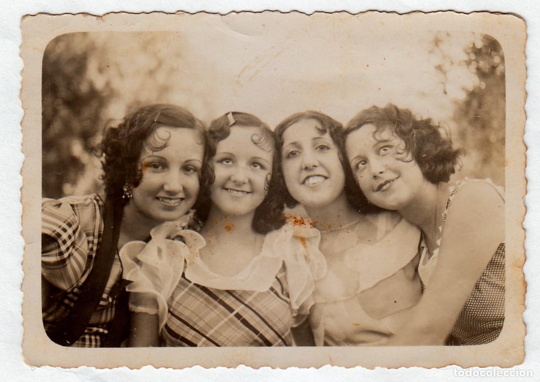 Fotograf&iacute;a antigua: Preciosa foto. Chicas. Amigas sonriendo. A&ntilde;os 30 sf