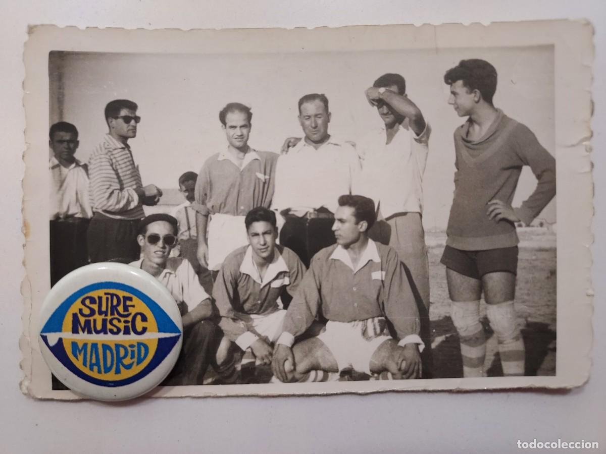 Fotograf&iacute;a antigua: Foto futbolistas equipo de f&uacute;tbol Herencia (Ciudad Real) Melquia y otros. circa 1955. 9 X 6 CM