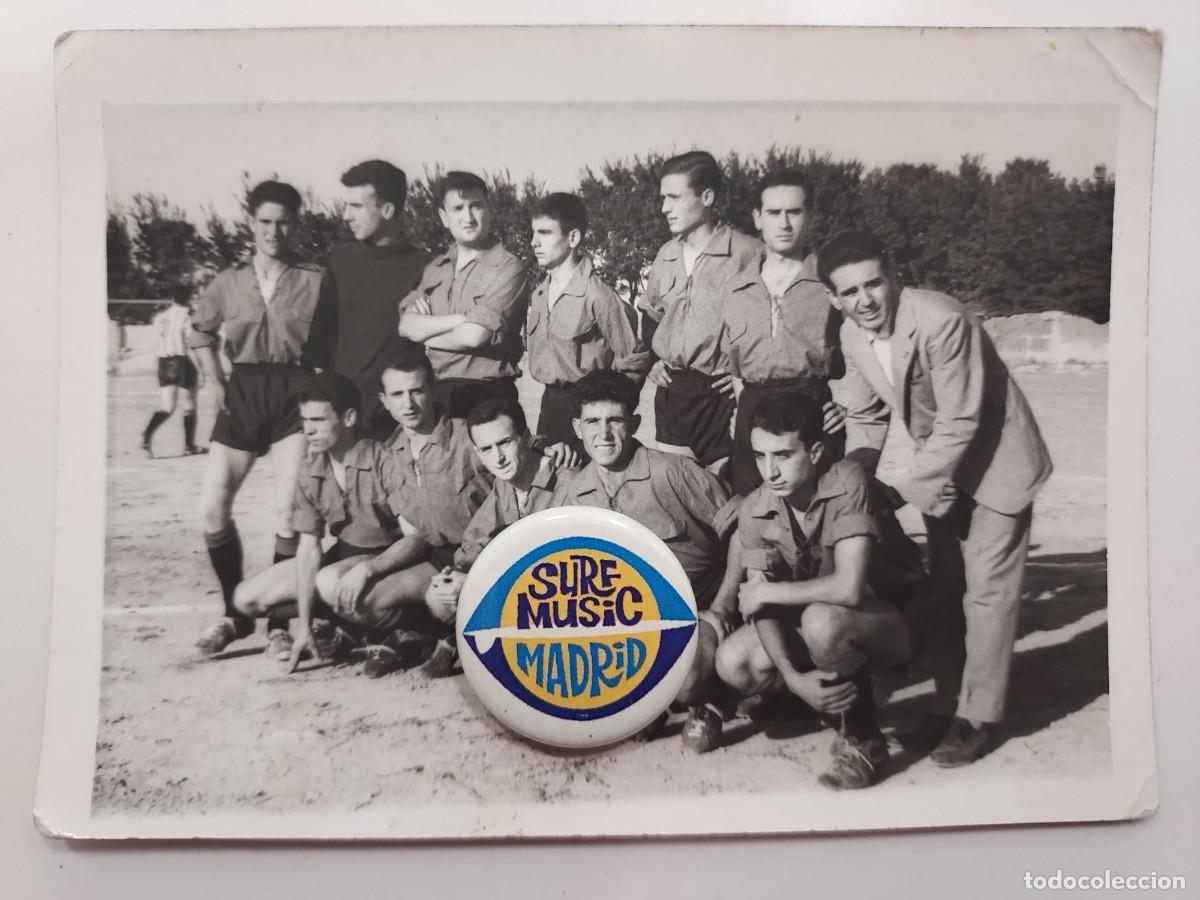 Fotograf&iacute;a antigua: Foto antigua equipo Herencia C.F. &ndash; Club de f&uacute;tbol a&ntilde;os 1950-1960 (Ciudad Real). 10 X 7 CM