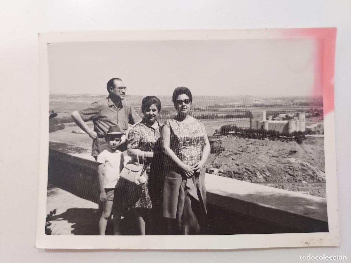 Fotografia antica: Fotograf&iacute;a a&ntilde;os 1950 1960 &ndash; Vista de Toledo desde el Parador de Turismo (con ni&ntilde;o) 10 X 7 CM