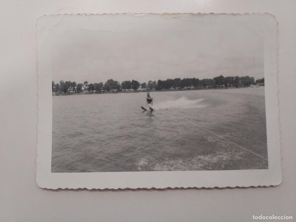 Fotograf&iacute;a antigua: Foto 1955 &ndash; Esquiador acu&aacute;tico en Cannon Lake, Florida &ndash; EE.UU 11 x 8 cm Esqu&iacute;