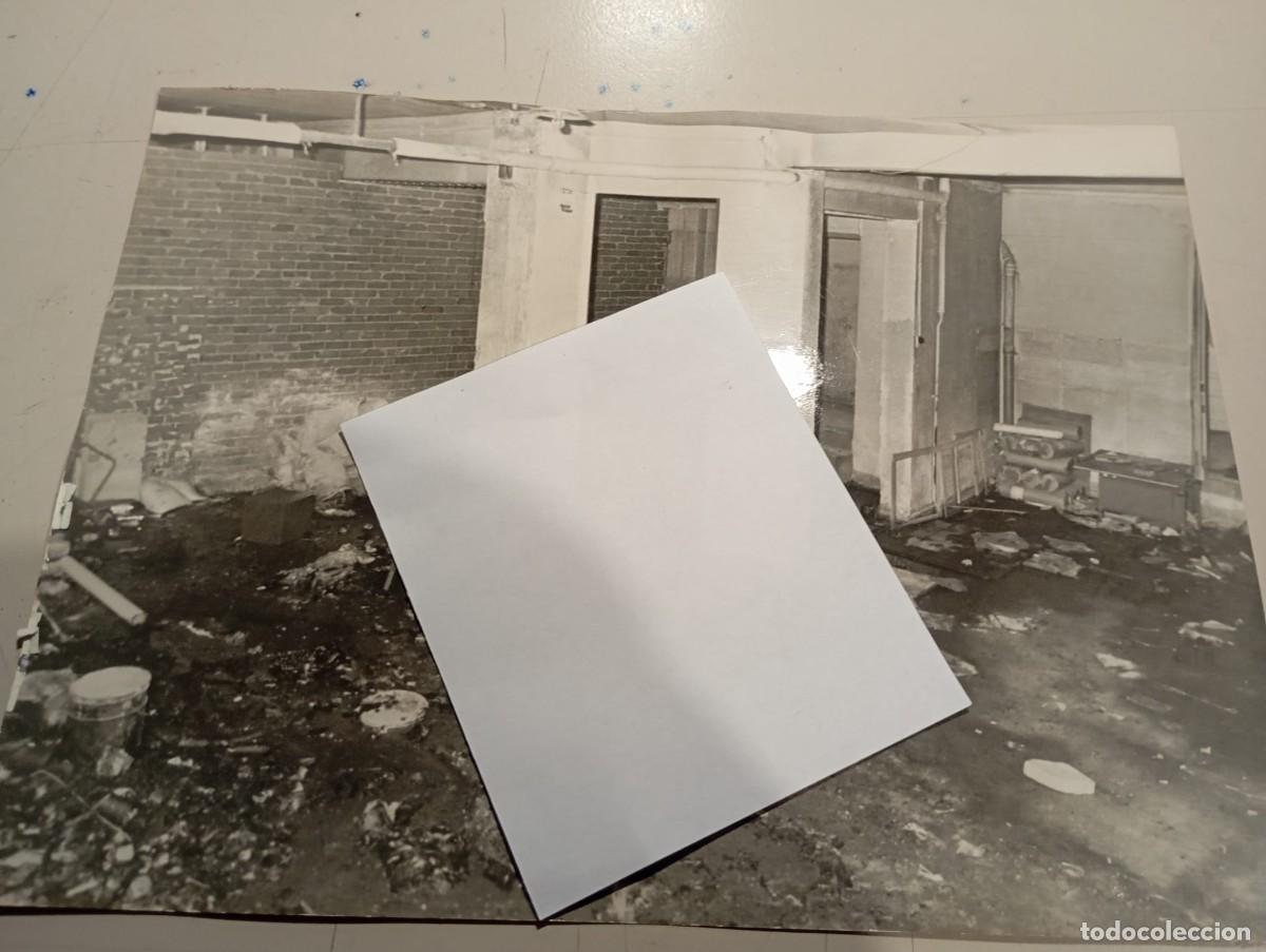 Fotograf&iacute;a antigua: FOTO LARENA - ATENTADO SEDE DE FUERZA NUEVA ZONA IMPRENTA Y EDITORIAL (15-3-1980) REF. UR MES 4 A