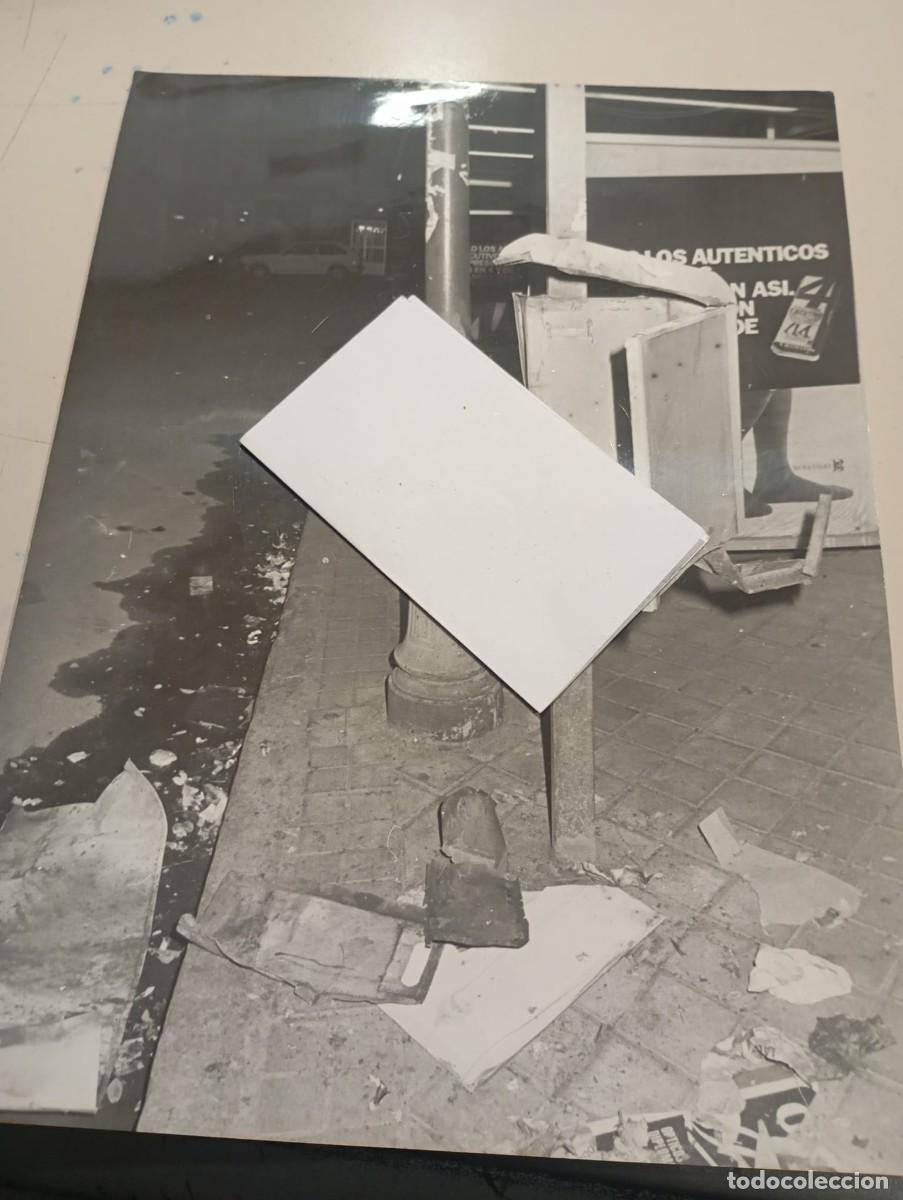 Fotograf&iacute;a antigua: FOTO LARENA - EXPLOSI&Oacute;N PAPELERA C/ BARCEL&Oacute; 19-6-1981 REF. UR MES 4 A