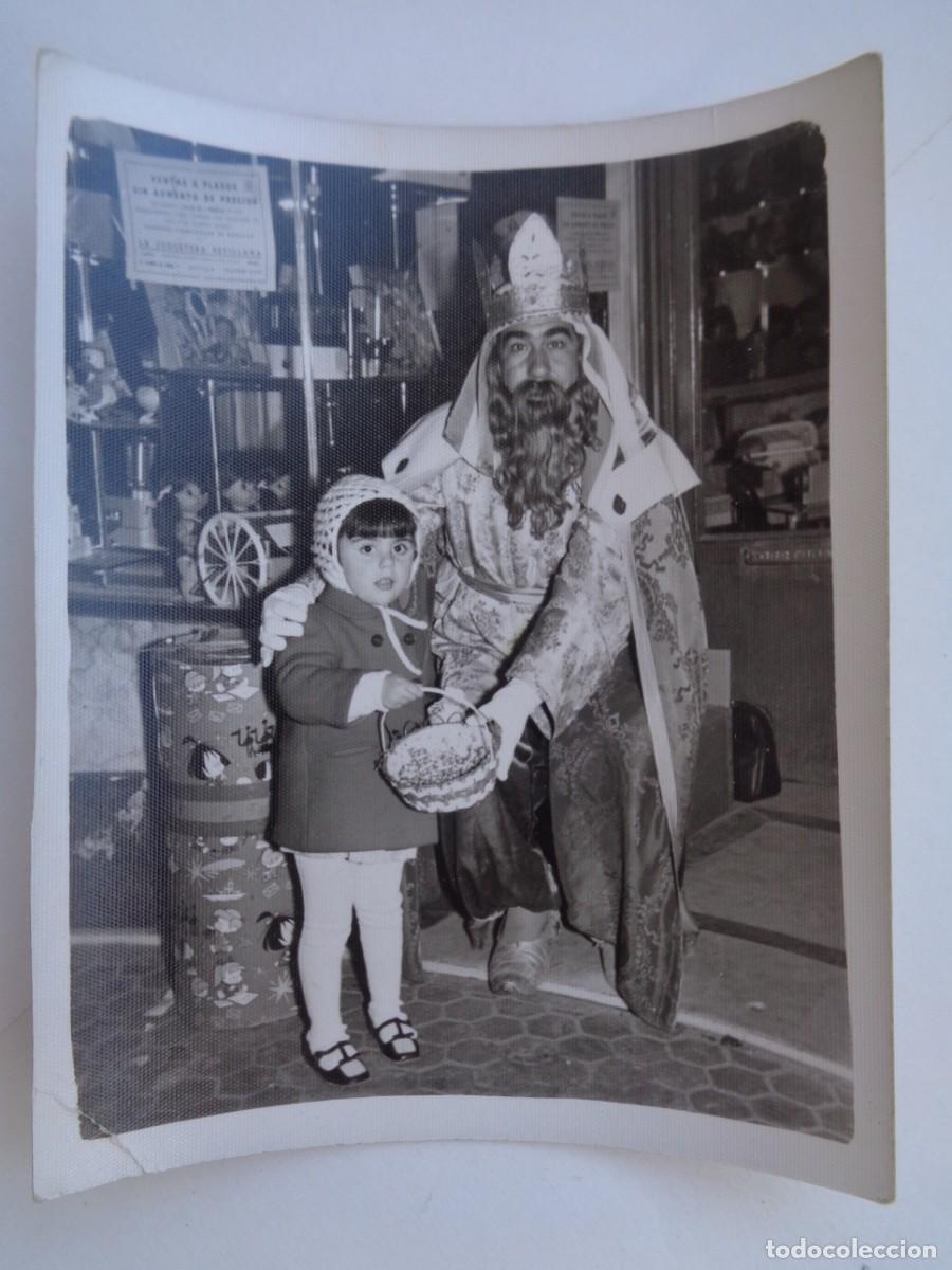 Alte Fotografie: MINUTERO DE FOTOGRAFO DE NAVIDAD : NI&Ntilde;A Y REY MAGO CON CARAMELOS