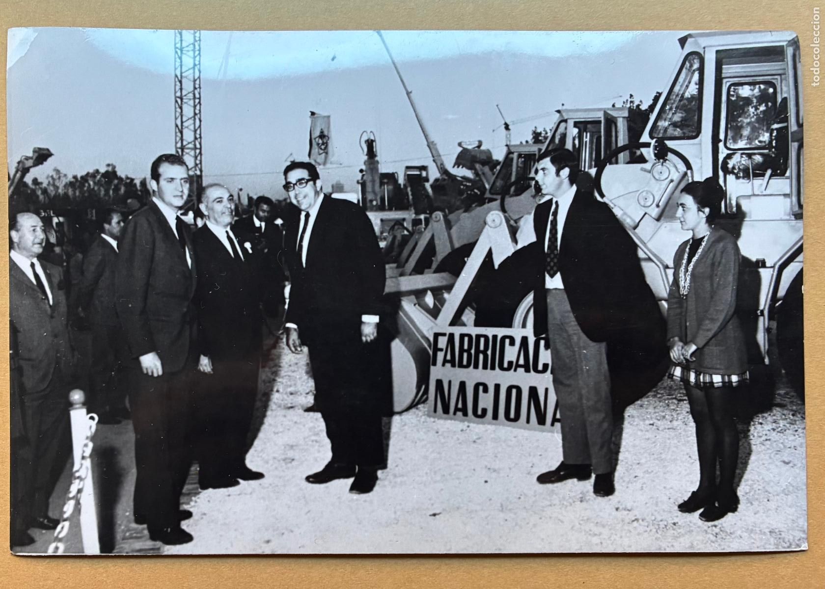 Fotograf&iacute;a antigua: FOTOGRAFIA DEL REY JUAN CARLOS I, HASSAN II? EN FERIA MAQUINARIA