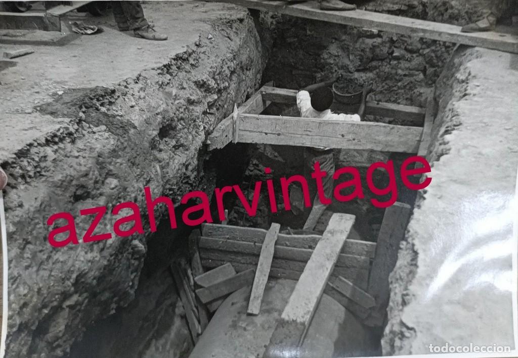 Fotograf&iacute;a antigua: SEVILLA, 1962, TRABAJOS TUBERIA EN AVENIDA CRISTO DE LA EXPIRACION, 162X116MM