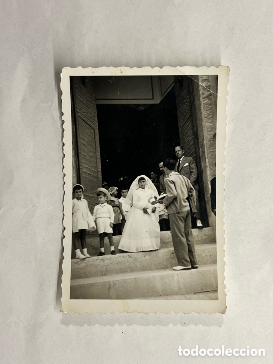Fotografia antiga: ONTENIENTE, Valencia.. El fot&oacute;grafo y la anfitriona .. Primera Comuni&oacute;n (h.1960?) Foto Jaime