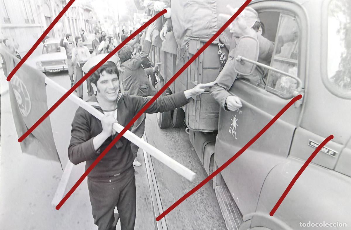 Fotografia antiga: Revoluci&oacute;n de los Claveles Portugal - NEGATIVO DE CELULOIDE - A Revolu&ccedil;&atilde;o dos Cravos