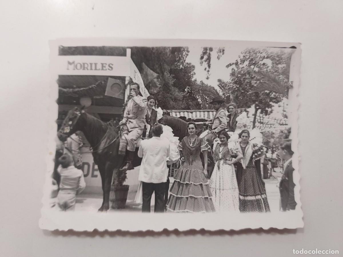 Antique Photography: Foto antigua C&oacute;rdoba. Feria Jinetes, chica traje gitana Ferial caseta. Circa 1946-1950. 7,5 x 5,5 cm