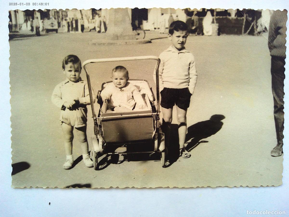 Photographie ancienne: MINUTERO DE FOTOGRAFO CALLEJERO DE NI&Ntilde;OS CON PANTALON CORTO Y BEBE EN CARRITO, 1960. DE RODRIGUEZ