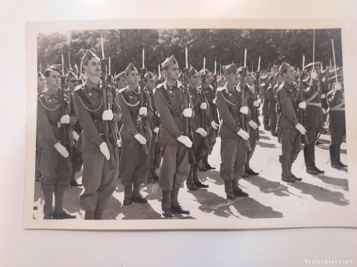 Alte Fotografie: Foto Militar Jura de Bandera &iquest;Milicias Universitarias Robledo Chavela? Circa 1950. 14 x 9 cm Sainz 1