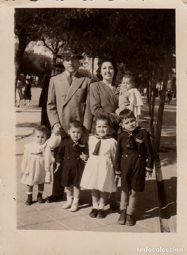 Fotografia antica: Preciosa foto. Familia numerosa. A&ntilde;os 40 sf