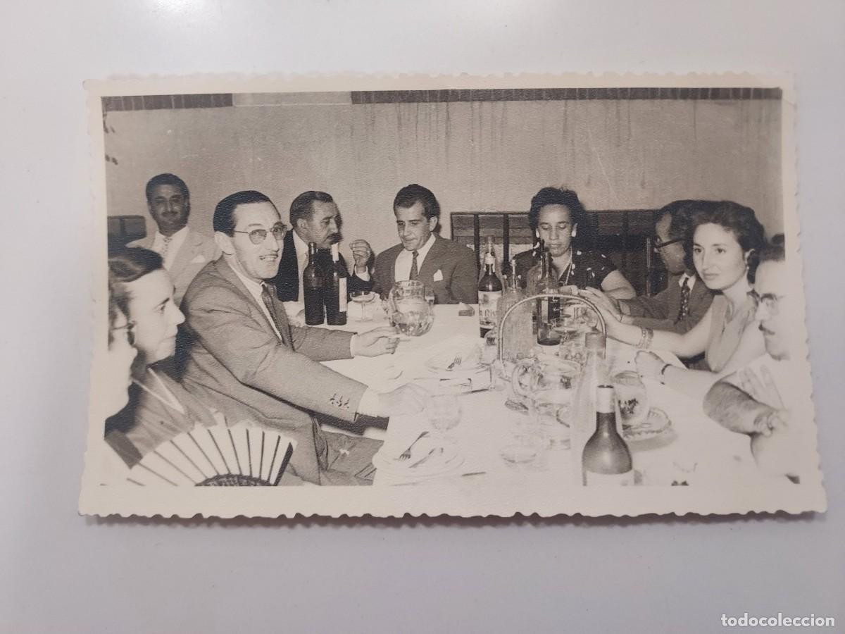 Alte Fotografie: Foto grupo celebraci&oacute;n &aacute;gape. Fot&oacute;grafo Andrada, Guadalajara. Circa 1950. 13,5 x 8 cm 2