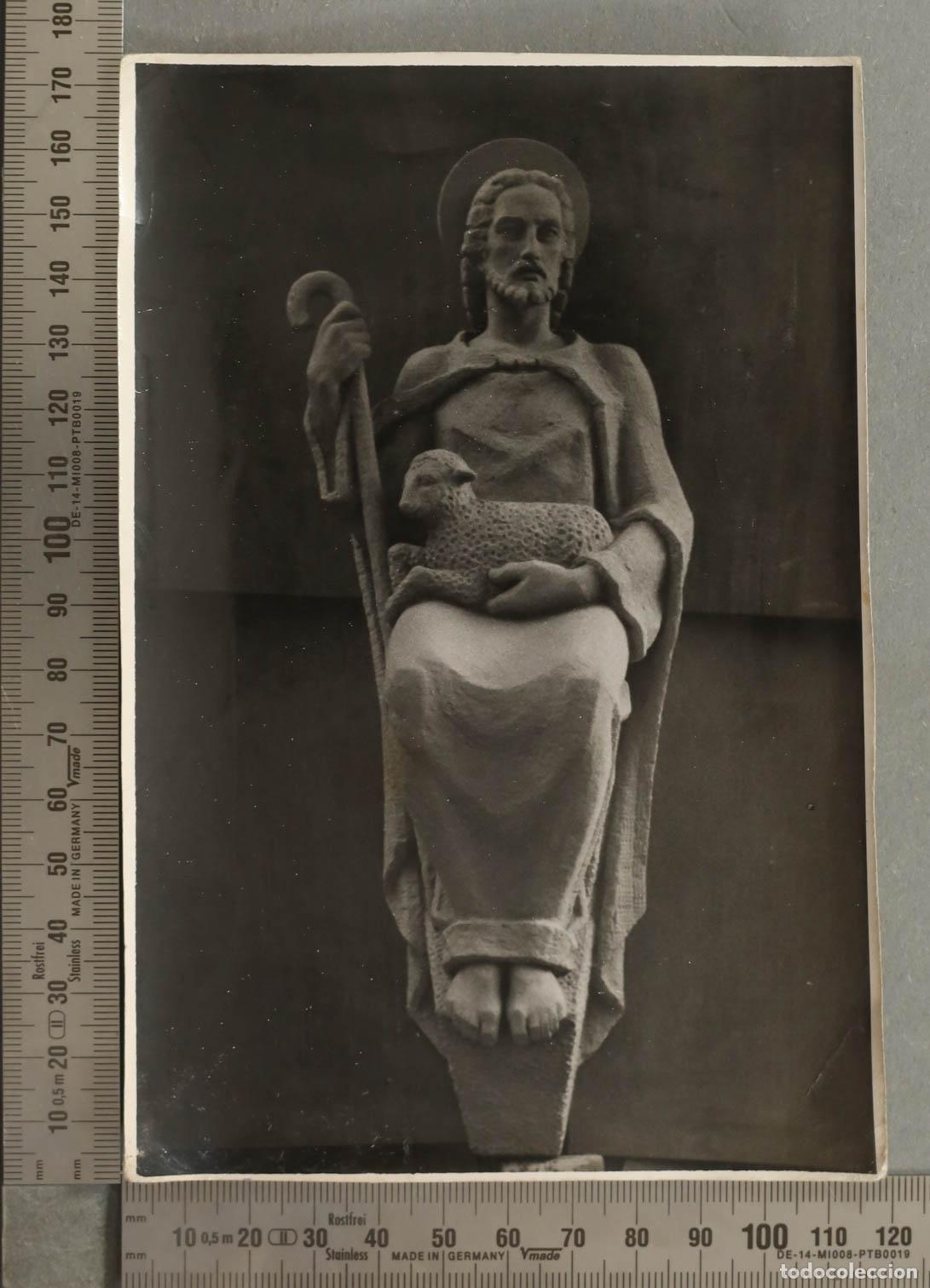 Fotograf&iacute;a antigua: FOTOGRAFIA. BUEN PASTOR. ESCULTOR JOAQUIN LUCARINI MACAZAGA. BILBAO