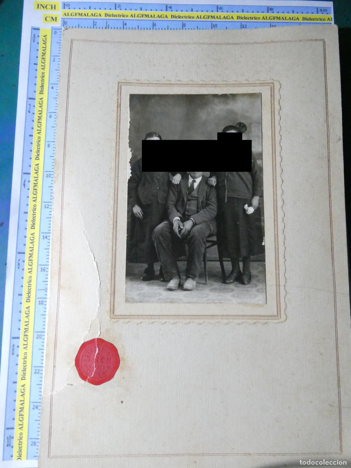 Fotografia antiga: ANTIGUA FOTO FOTOGRAF&Iacute;A EN CART&Oacute;N. FOT&Oacute;GRAFO ESTUDIO M. REY M&Aacute;LAGA. FAMILIA . 1127