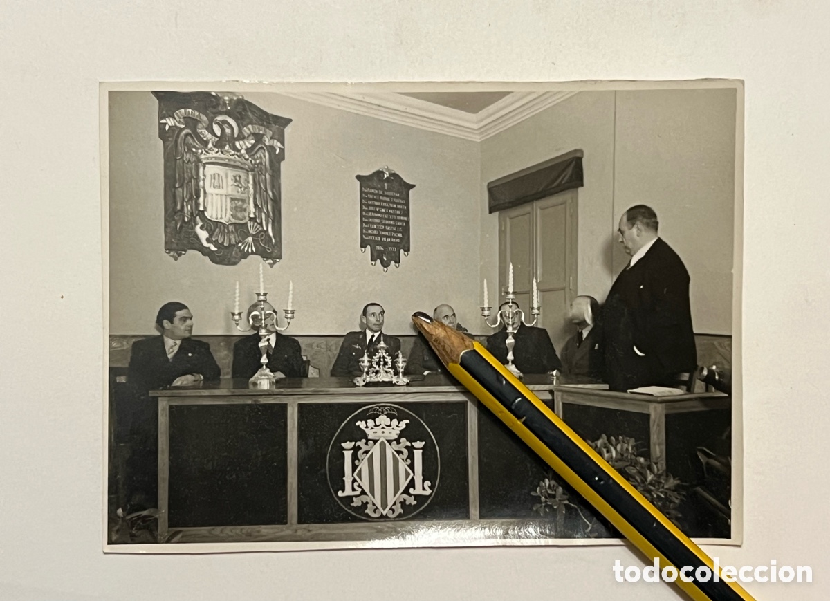 Fotograf&iacute;a antigua: VALENCIA HIST&Oacute;RICA Pleno Municipal Alcalde y pol&iacute;ticos. &Aacute;guila de San Juan. J. Cabrelles Sig&uuml;enza
