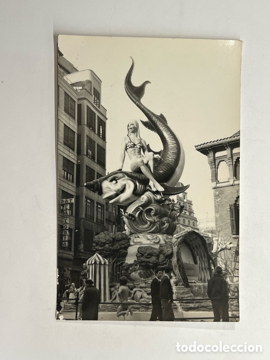 Fotograf&iacute;a antigua: FALLAS, Valencia Falla PLAZA MERCADO CENTRAL. Callejeando la ciudad (a.1967)