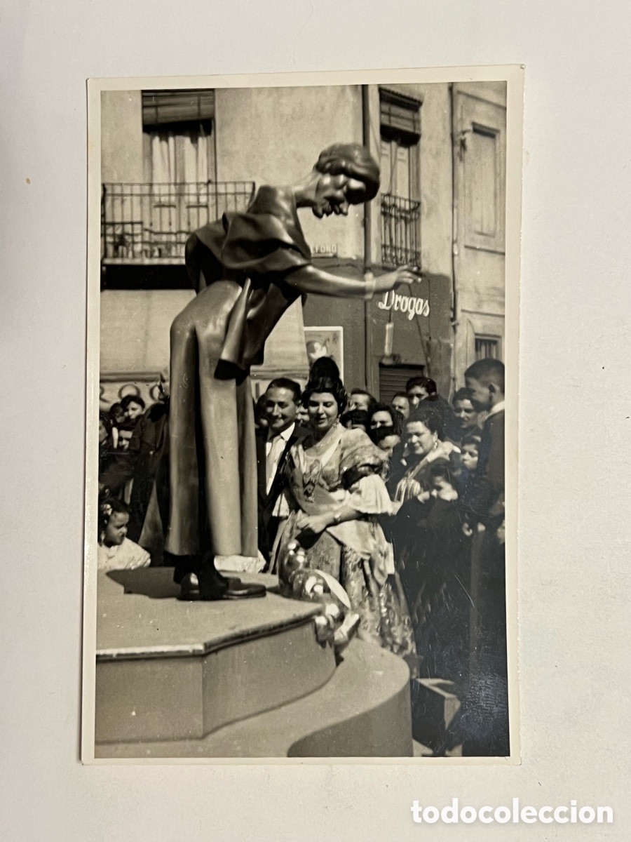 Fotograf&iacute;a antigua: CARMEN COLOMER CASANOVA. Fallera Mayor de Valencia (a.1959) Visitando la Falla Visitaci&oacute;n y Orihuela