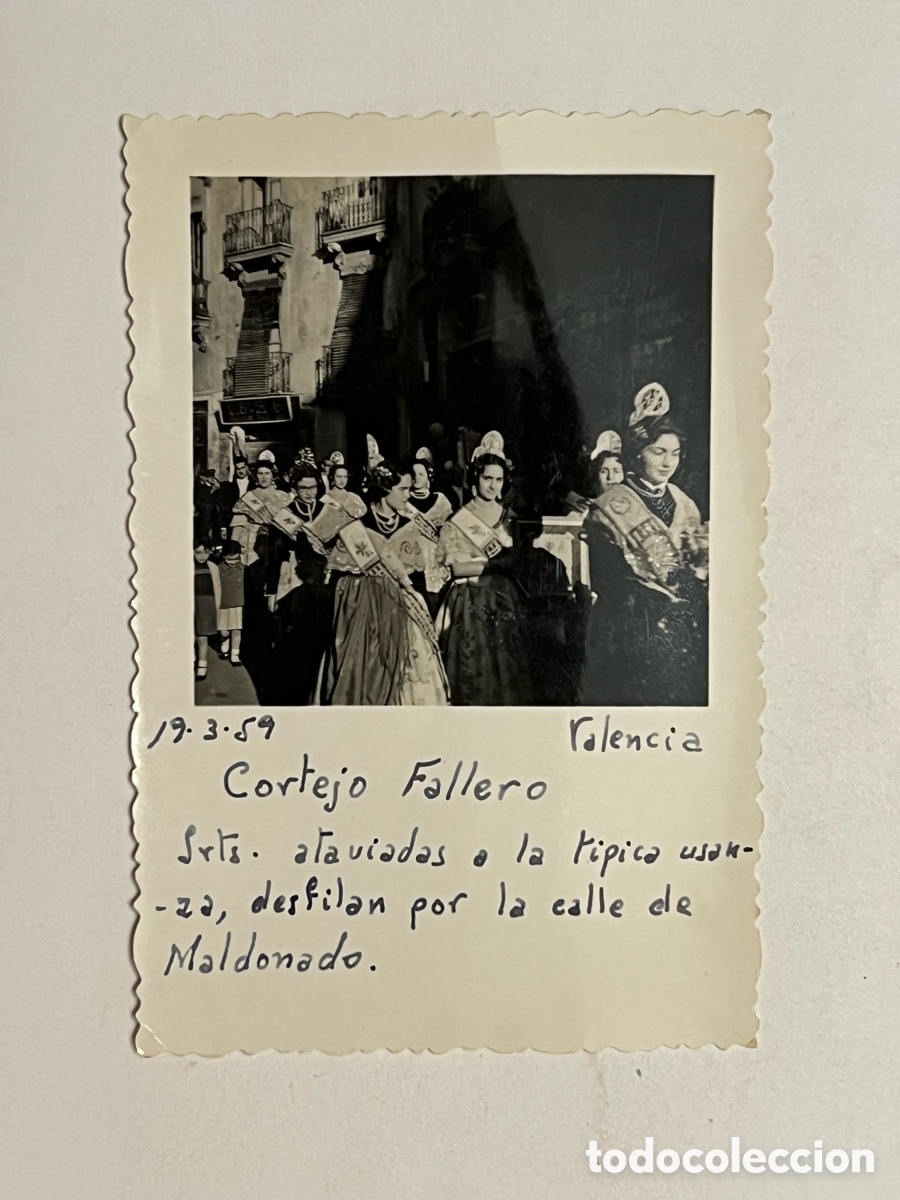 Fotograf&iacute;a antigua: VALENCIA.. Fotograf&iacute;a Grupo de falleras desfilando por la calle Maldonado.. Fallas del a&ntilde;o 1959