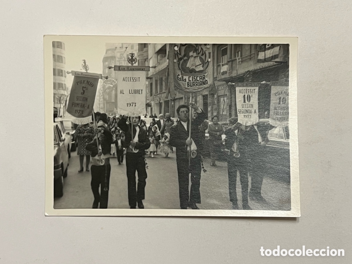Fotograf&iacute;a antigua: FALLAS VALENCIA. Fotograf&iacute;a Pasacalle falla Ciscar - Burriana. Estandartes, desfile.. (a.1973)