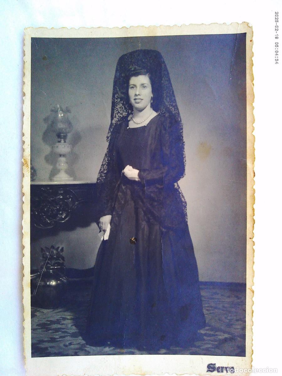 Alte Fotografie: PRECIOSA FOTO DE ESTUDIO DE SE&Ntilde;ORITA CON PEINETA Y MANTILLA. DE SERVA , SEVILLA