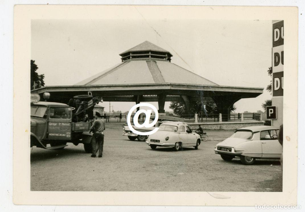 Fotografia antica: FOTO FRANCIA MONTREJEAU COCHE PANHARD COTROEN DS CAMION GRUA GARAGE PERROT SERVICE SIMCA VEDETTE