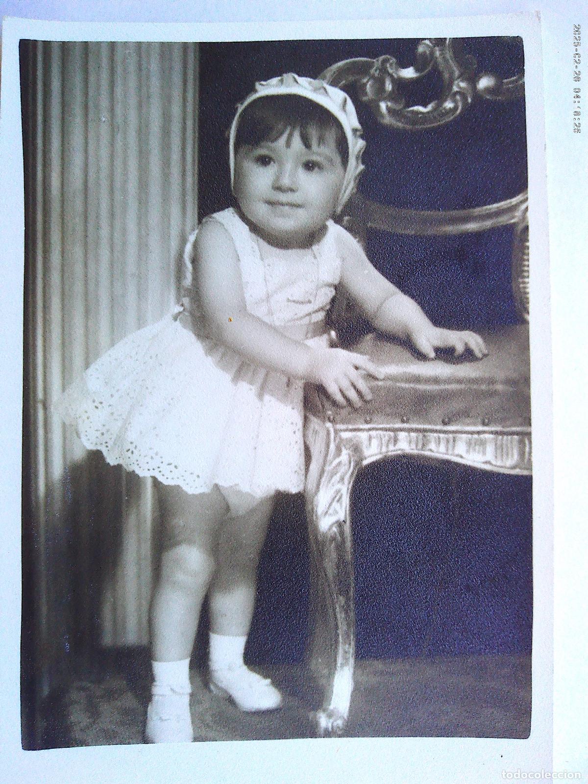Fotografia antica: PRECIOSA FOTO DE ESTUDIO DE NI&Ntilde;A PEQUE&Ntilde;A , 1961 . DE LEYVA , SEVILLA