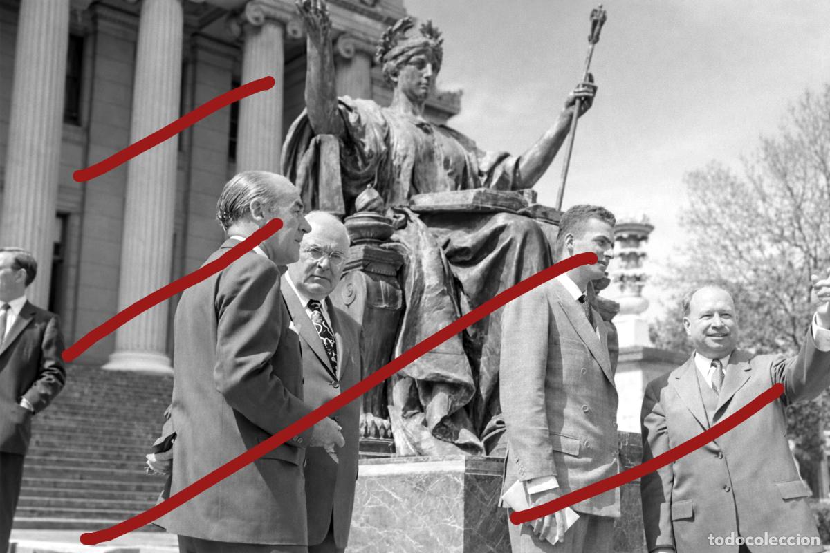 Photographie ancienne: Juan Carlos de Borb&oacute;n en la Biblioteca Low Memorial en el campus de la Universidad de Columbia